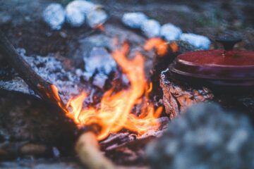 feuer im wald, essen kochen outdoor