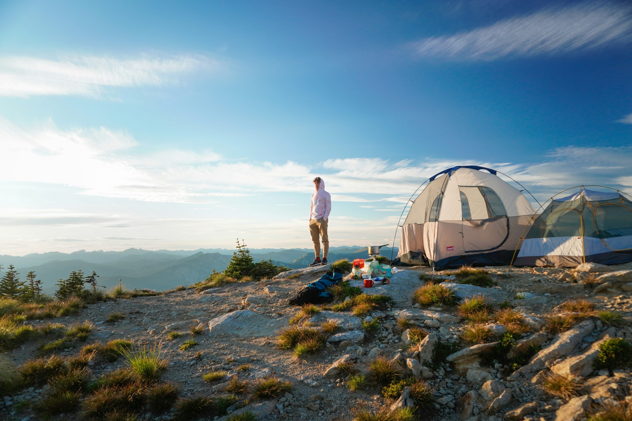 Campinggeschirr im Vergleich: Titan, Aluminium oder Edelstahl?